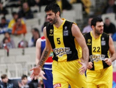 ΑΕΚ: Τούρτα στο παρκέ για Σάκοτα (φωτό, βίντεο)